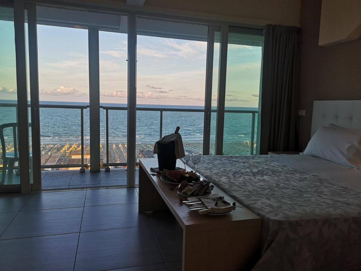 Hotel Adria Милано Мартима Екстериор снимка