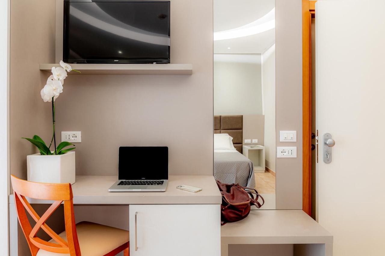 Hotel Adria Милано Мартима Екстериор снимка