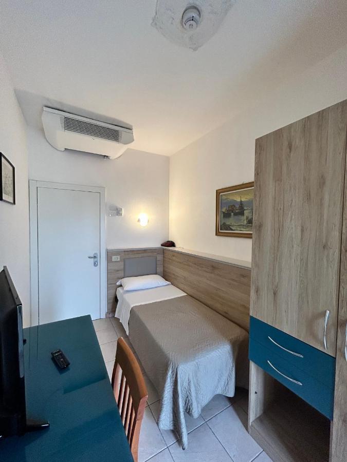 Hotel Adria Милано Мартима Екстериор снимка
