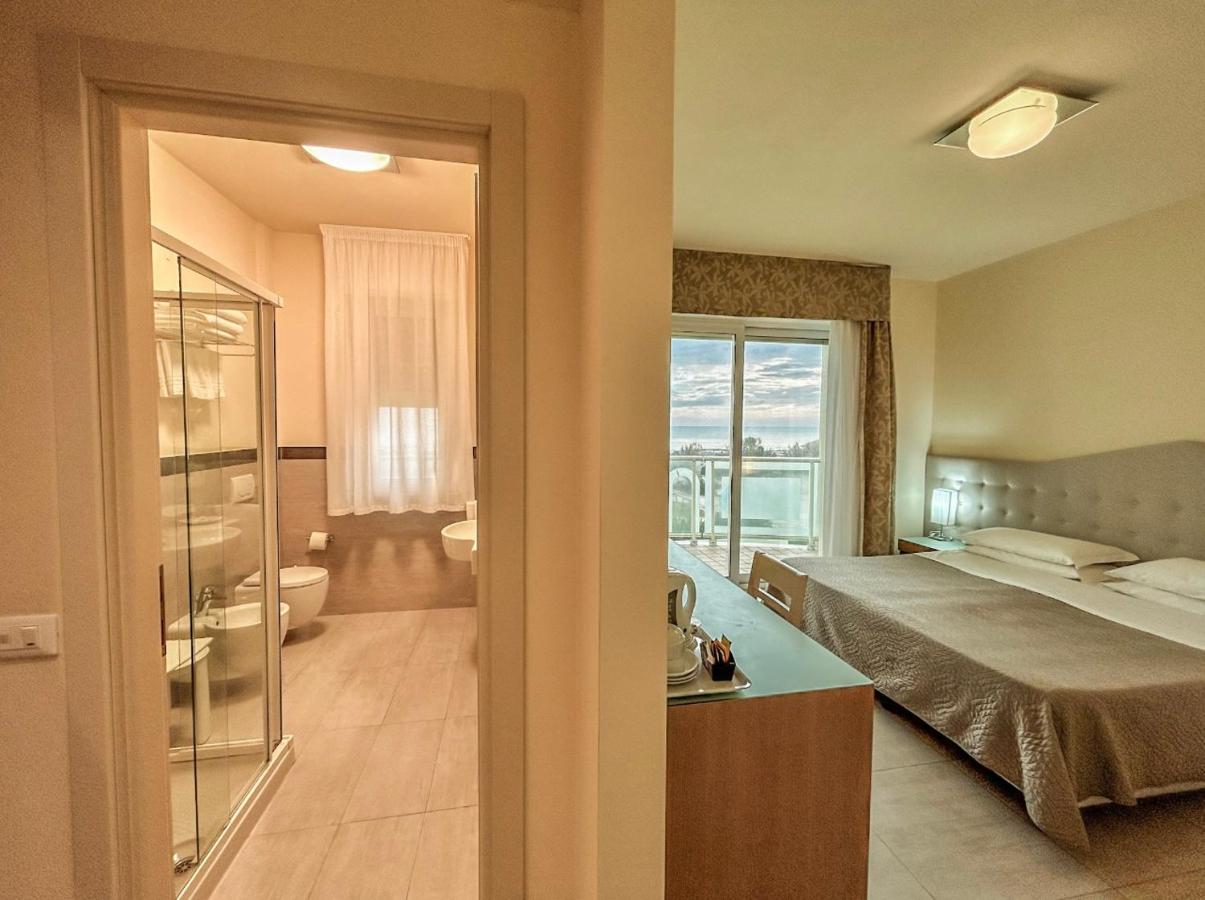 Hotel Adria Милано Мартима Екстериор снимка