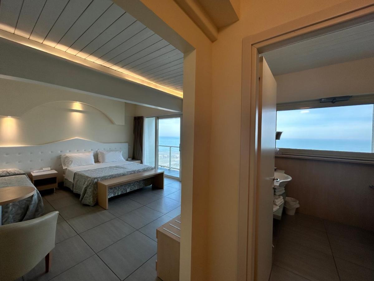 Hotel Adria Милано Мартима Екстериор снимка