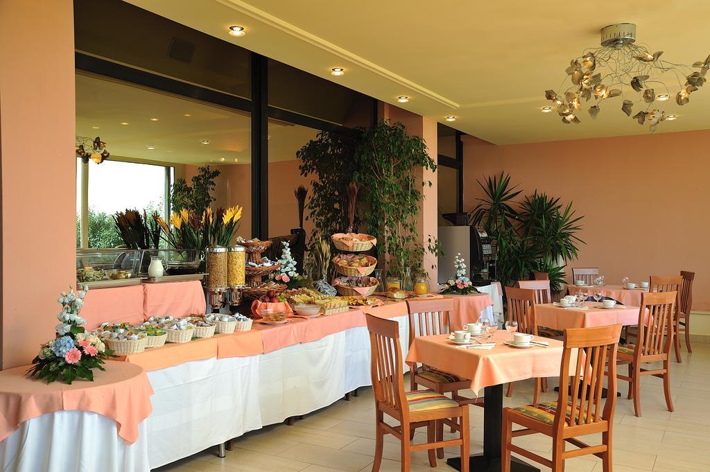 Hotel Adria Милано Мартима Екстериор снимка
