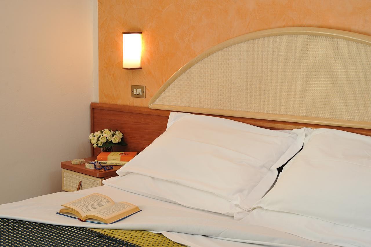 Hotel Adria Милано Мартима Екстериор снимка
